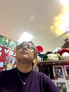 Snapshot of iamlucy chatting on November 12, 10:09 pm iamlucy online show from November 12, 10:09 pm