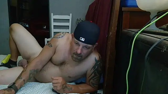 Snapshot of Dilf23 chatting on July 3, 7:37 am Dilf23 online show from July 3, 7:37 am