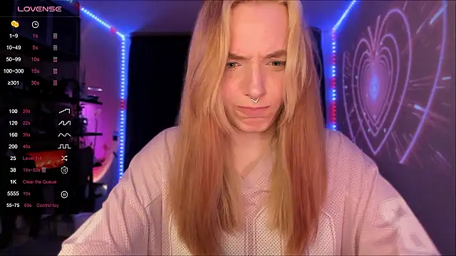 Snapshot of elilybby chatting on February 1, 5:11 pm elilybby online show from February 1, 5:11 pm