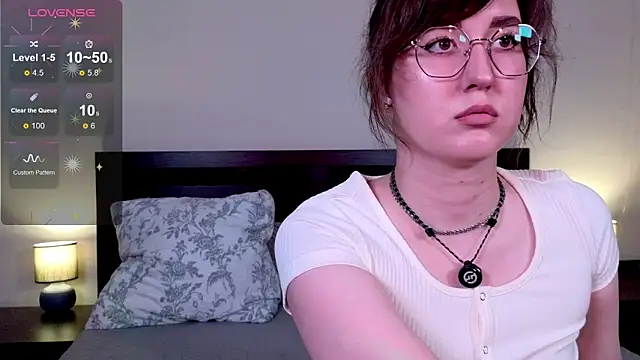Snapshot of _AlexaFlowers_ chatting on June 17, 7:55 am AlexaFlowers online show from June 17, 7:55 am