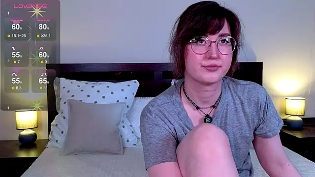 Snapshot of _AlexaFlowers_ chatting on June 19, 9:24 am AlexaFlowers online show from June 19, 9:24 am