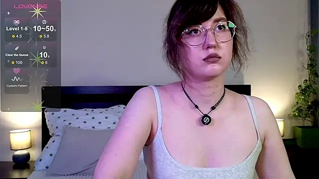 Snapshot of _AlexaFlowers_ chatting on July 10, 10:18 am AlexaFlowers online show from July 10, 10:18 am