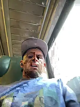 Snapshot of Carlosmauricio123 chatting on July 10, 8:44 pm Carlosmauricio123 online show from July 10, 8:44 pm