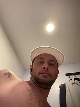 Snapshot of Carlosmauricio123 chatting on August 1, 1:16 am Carlosmauricio123 online show from August 1, 1:16 am