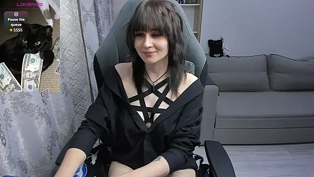 Snapshot of MistyDark chatting on July 7, 6:01 pm MistyDark online show from July 7, 6:01 pm