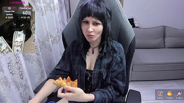 Snapshot of MistyDark chatting on July 28, 8:52 pm MistyDark online show from July 28, 8:52 pm