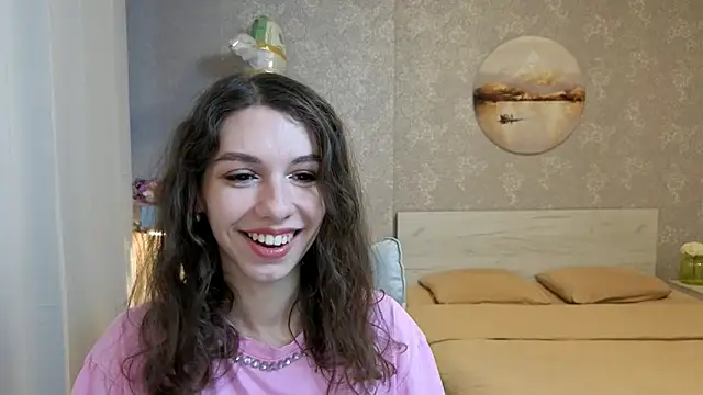 Snapshot of KellyShines chatting on April 18, 2:10 pm KellyShines online show from April 18, 2:10 pm
