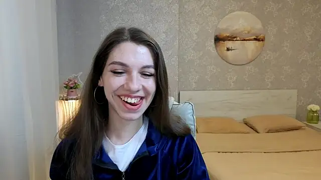 Snapshot of KellyShines chatting on May 6, 3:17 pm KellyShines online show from May 6, 3:17 pm