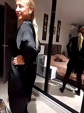 KissMiSveet online show from September 16, 3:13 pm