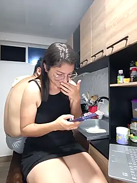 stivenlujan69 online show from October 27, 1:42 am