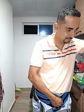 stivenlujan69 online show from October 31, 2:23 am