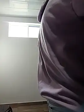 stivenlujan69 online show from February 2, 7:23 pm