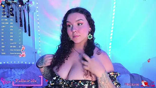 Snapshot of meggan_millerr chatting on December 1, 12:37 am meggan millerr online show from December 1, 12:37 am