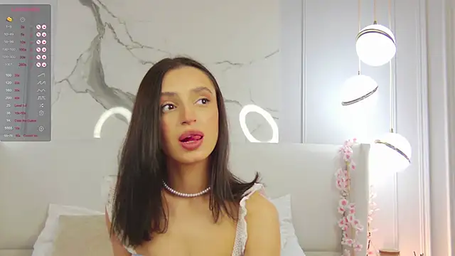 Snapshot of AdoraCortes chatting on November 9, 5:28 am AdoraCortes online show from November 9, 5:28 am