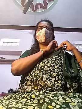 Snapshot of sexy_aaru chatting on November 13, 5:28 am sexy aaru online show from November 13, 5:28 am