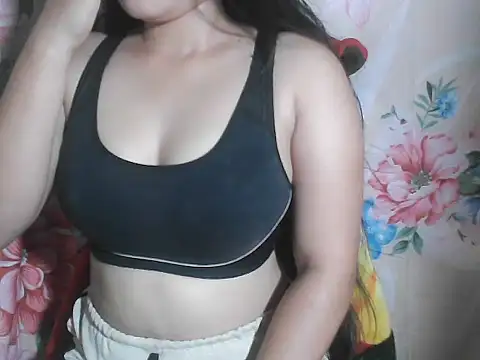 Snapshot of Katie_Winslet chatting on October 11, 12:43 am Katie Winslet online show from October 11, 12:43 am