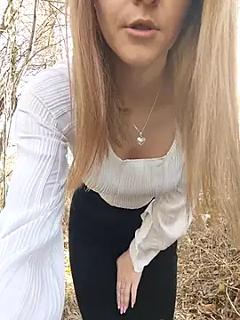 Snapshot of YOOUR_EVAA chatting on November 9, 9:18 am YOOUR EVAA online show from November 9, 9:18 am