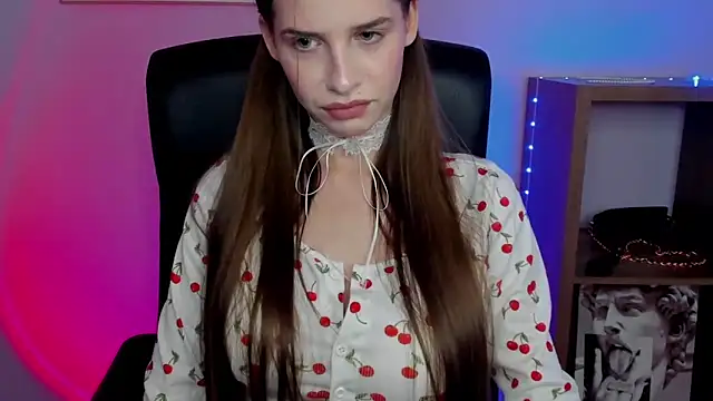 Snapshot of LuxMaya chatting on November 12, 7:42 am LuxMaya online show from November 12, 7:42 am