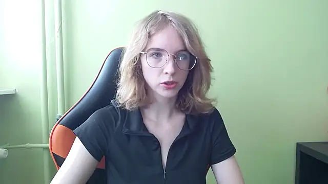 juicyPenny online show from March 6, 7:49 am