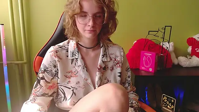 juicyPenny online show from June 21, 6:27 am