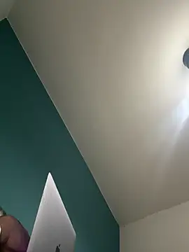 Snapshot of radeczek001 chatting on December 17, 12:49 am radeczek001 online show from December 17, 12:49 am