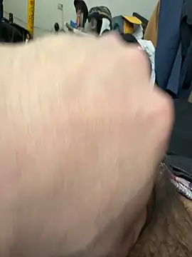 Snapshot of radeczek001 chatting on December 17, 1:06 pm radeczek001 online show from December 17, 1:06 pm