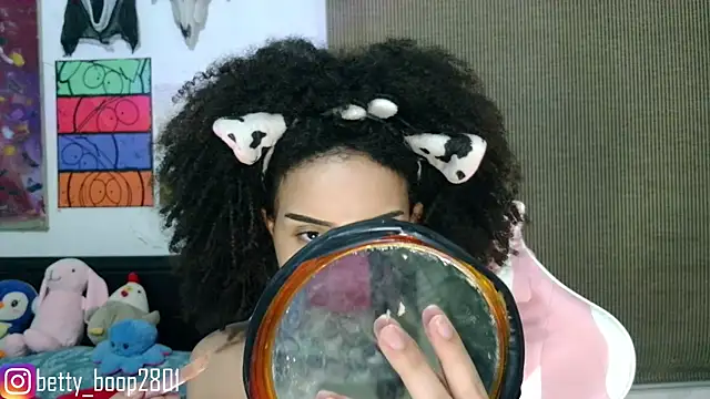 bettyboo2801 online show from May 3, 4:40 am