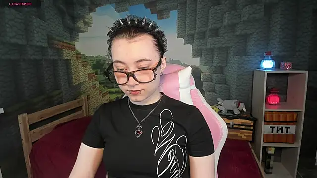 ClaraParks online show from May 4, 7:54 pm