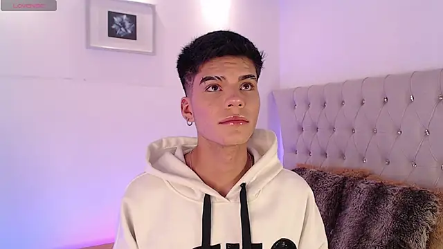 Dulcey  online show from November 8, 4:45 am