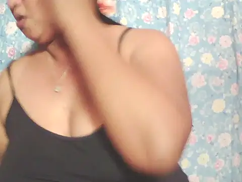 Snapshot of hotolivia34 chatting on December 14, 12:10 pm hotolivia34 online show from December 14, 12:10 pm