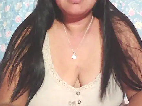 Snapshot of hotolivia34 chatting on December 15, 6:12 pm hotolivia34 online show from December 15, 6:12 pm