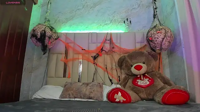 NikkyyRed online show from November 3, 4:25 am