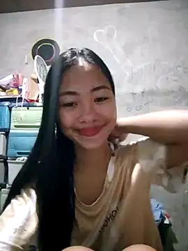 Snapshot of SweetMissPinay18 chatting on May 12, 8:17 pm SweetMissPinay18 online show from May 12, 8:17 pm