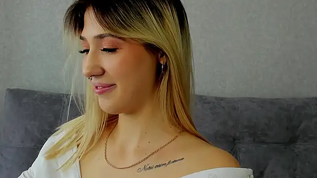 Snapshot of Bella_svon chatting on September 11, 8:14 am Bella svon online show from September 11, 8:14 am