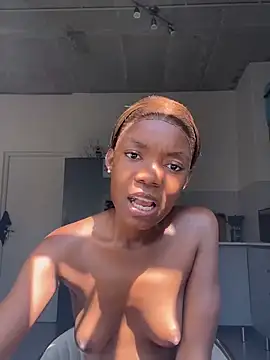 Snapshot of prettydollyy chatting on April 2, 8:34 am prettydollyy online show from April 2, 8:34 am