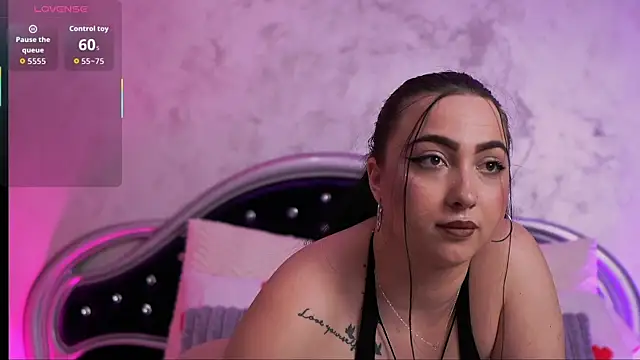 Snapshot of SweetySasha18 chatting on June 18, 5:17 pm SweetySasha18 online show from June 18, 5:17 pm