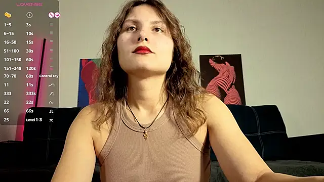 Snapshot of TrixiBell chatting on October 24, 4:09 am TrixiBell online show from October 24, 4:09 am