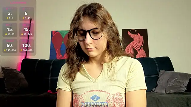 Snapshot of TrixiBell chatting on November 11, 4:23 am TrixiBell online show from November 11, 4:23 am