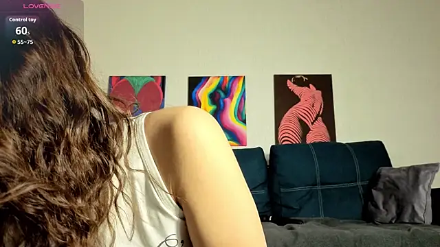 Snapshot of TrixiBell chatting on November 18, 5:34 am TrixiBell online show from November 18, 5:34 am