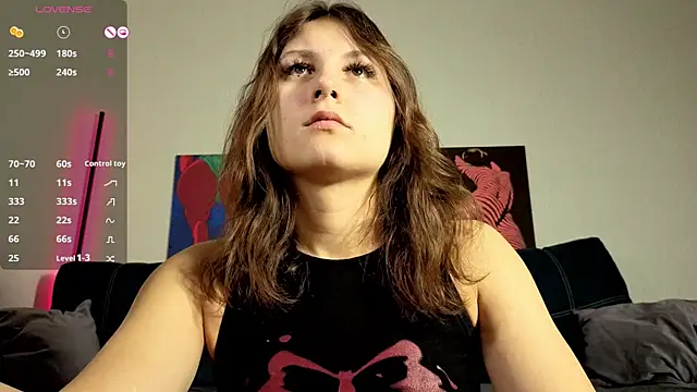 Snapshot of TrixiBell chatting on November 19, 4:56 am TrixiBell online show from November 19, 4:56 am