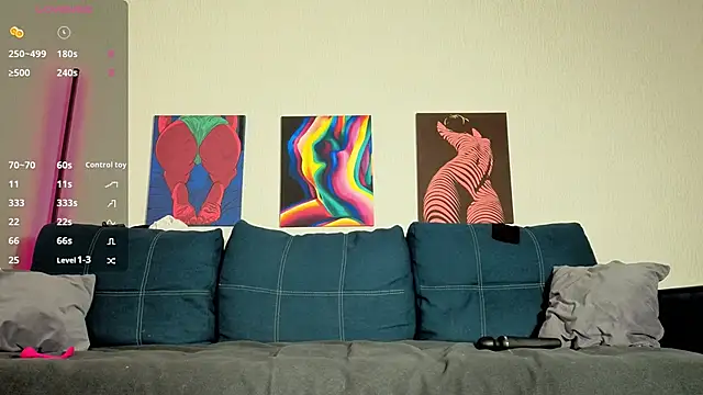 Snapshot of TrixiBell chatting on November 20, 4:45 am TrixiBell online show from November 20, 4:45 am