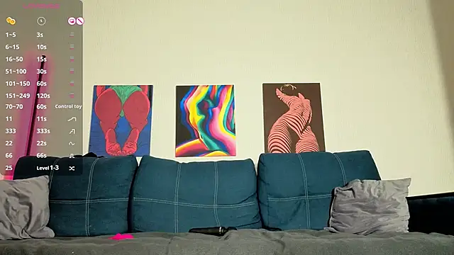 Snapshot of TrixiBell chatting on November 25, 4:56 am TrixiBell online show from November 25, 4:56 am