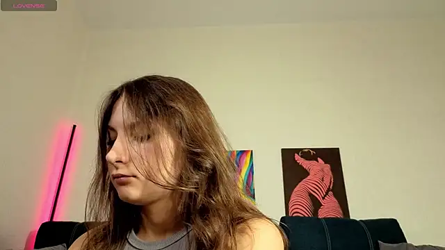 Snapshot of TrixiBell chatting on November 28, 4:48 am TrixiBell online show from November 28, 4:48 am