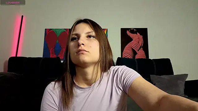 Snapshot of TrixiBell chatting on May 27, 4:53 am TrixiBell online show from May 27, 4:53 am