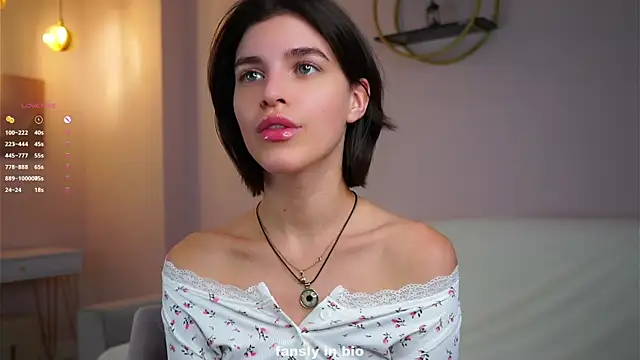 Snapshot of EleneButton chatting on November 8, 1:06 am EleneButton online show from November 8, 1:06 am