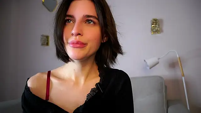 Snapshot of EleneButton chatting on December 3, 1:13 am EleneButton online show from December 3, 1:13 am