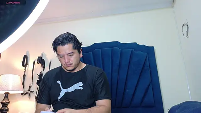 Snapshot of RoxyandAron2 chatting on May 10, 12:43 pm RoxyandAron2 online show from May 10, 12:43 pm