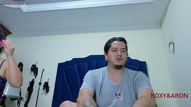 Snapshot of RoxyandAron2 chatting on May 14, 11:28 am RoxyandAron2 online show from May 14, 11:28 am