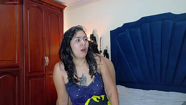 Snapshot of RoxyandAron2 chatting on May 19, 12:11 pm RoxyandAron2 online show from May 19, 12:11 pm