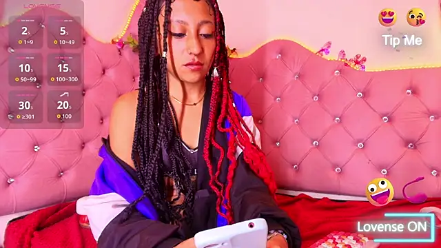 Snapshot of Sheilly_brown chatting on May 16, 7:34 pm Sheilly brown online show from May 16, 7:34 pm